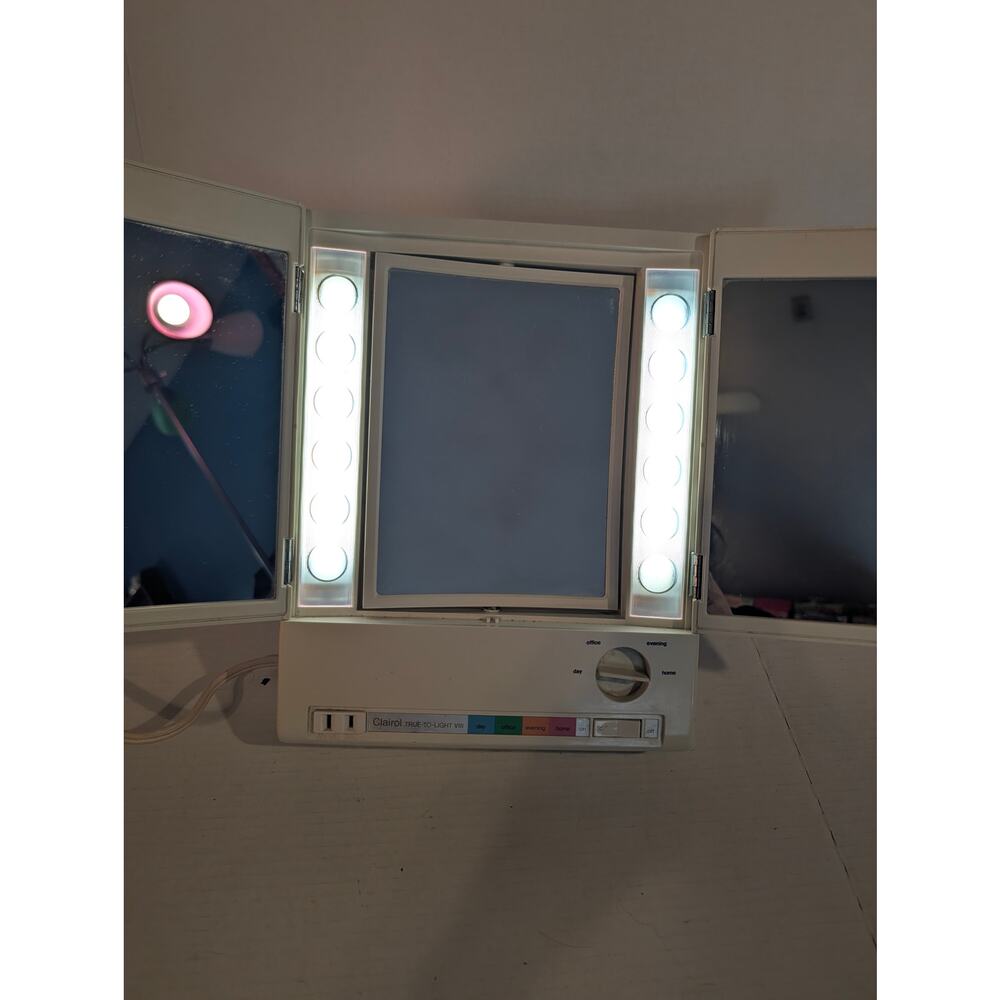 CLAIROL True to Light 3 Way Lighted Make Up Mirror w/2 Side Doors, Outlet LM-8 - Picture 6 of 11